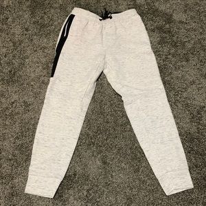 White American Eagle athletic joggers
